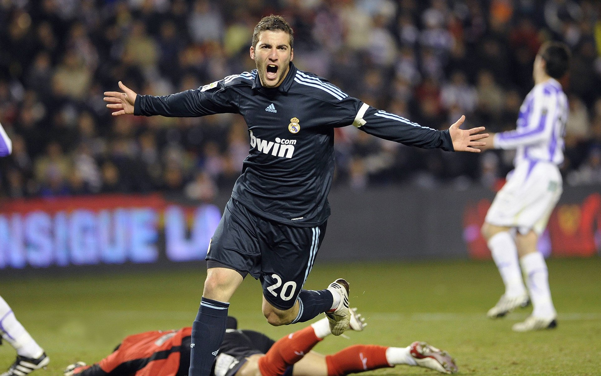 意甲失误与助攻:精彩瞬间交织的戏剧性比赛,意甲争议60秒