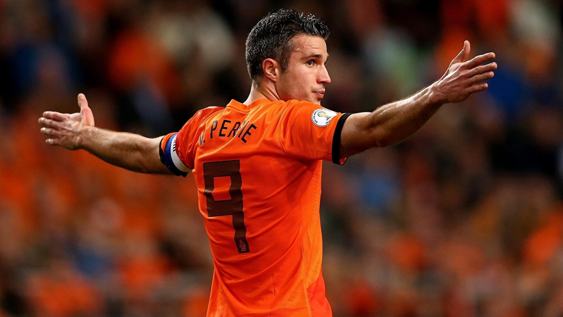 星空体育网站入口-欧洲杯经典瞬间：战术变化引爆全场激情，欧洲杯战记